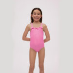 BAÑO NIÑA BAÑADOR YSABEL MORA